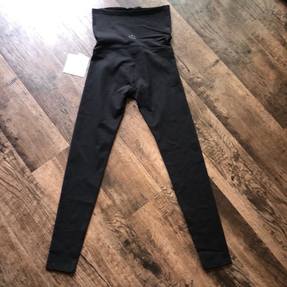 NWT! Beyond the bump by beyond yoga black leggings - Picture 5 of 7